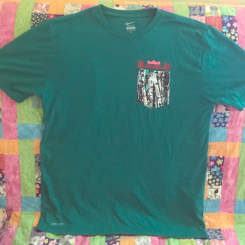 Lebron James Pocket Dri-Fit T-Shirt NWOT size L